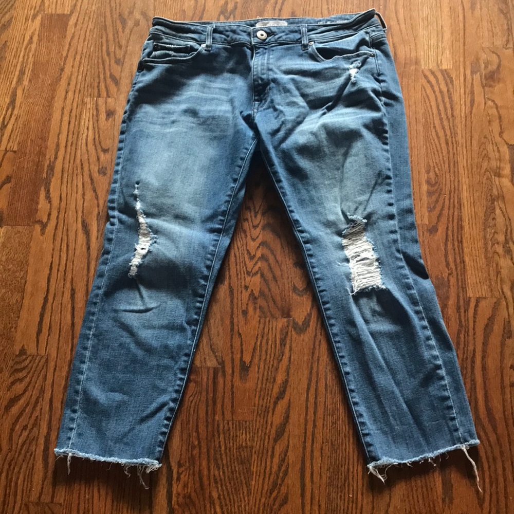 Distressed DL Boyfriend cropped jeans